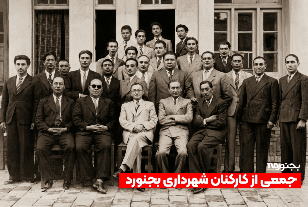 ‫جمعی از کارکنان شهرداری بجنورد در کنار یکدیگر