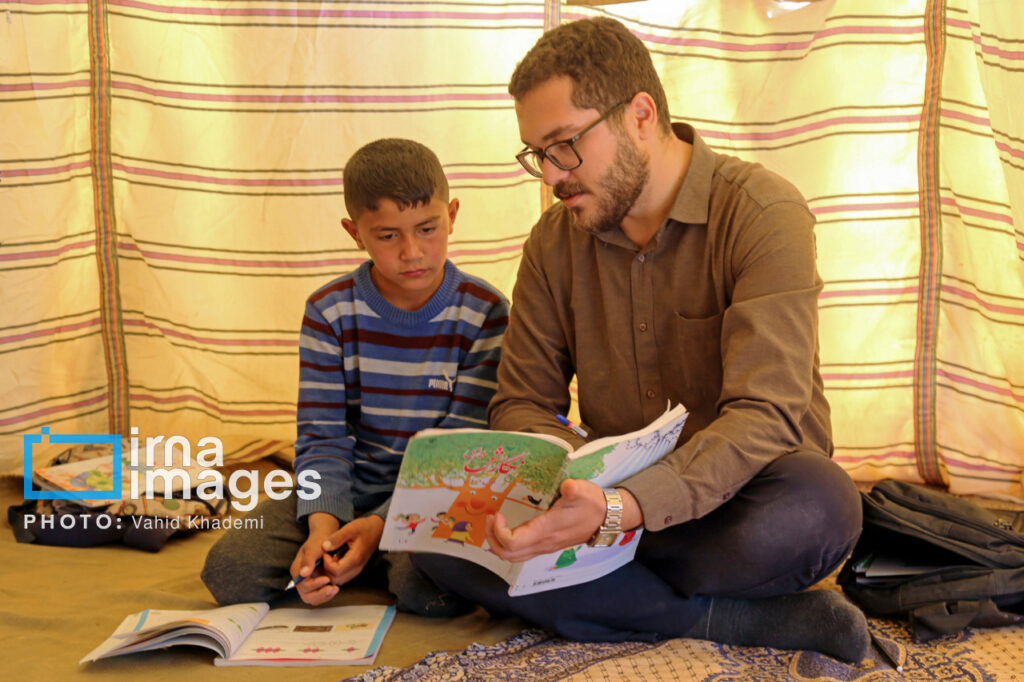 سادگی و صمیمیت در کلاسهای درس عشایری