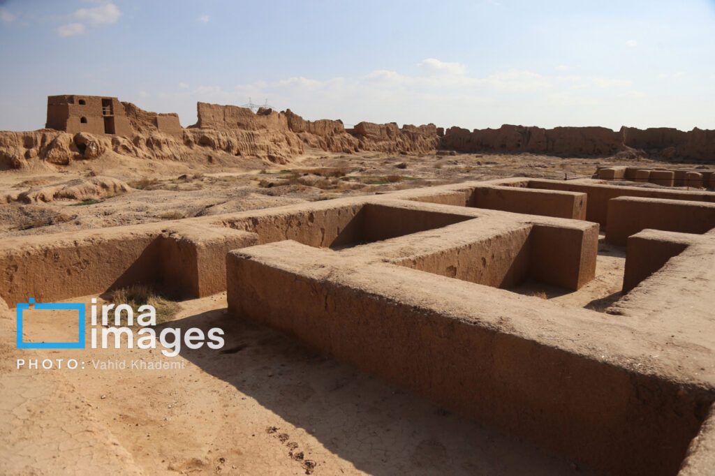 نمایی از برج و باروهای تاریخی ارگ بلقیس