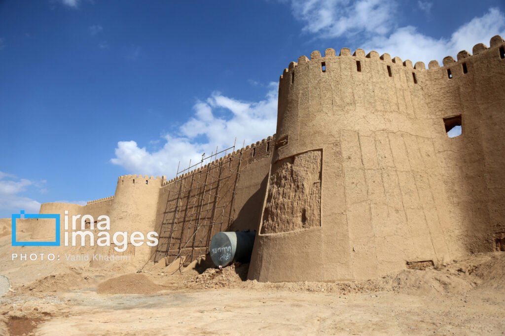 چشم‌اندازی از ارگ بلقیس در نور روز