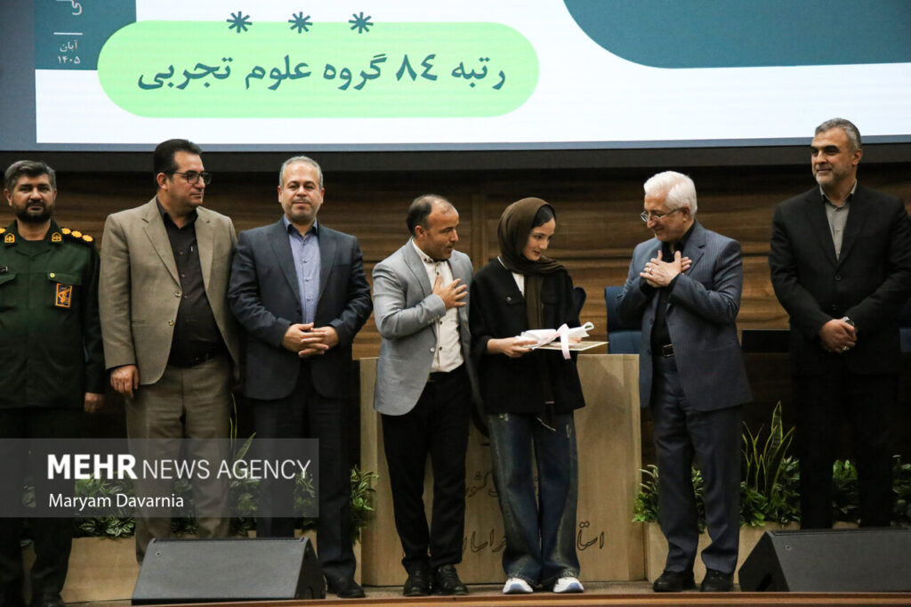 گفتگو و تبادل نظر استاندار با رتبه‌های برتر تحصیلی