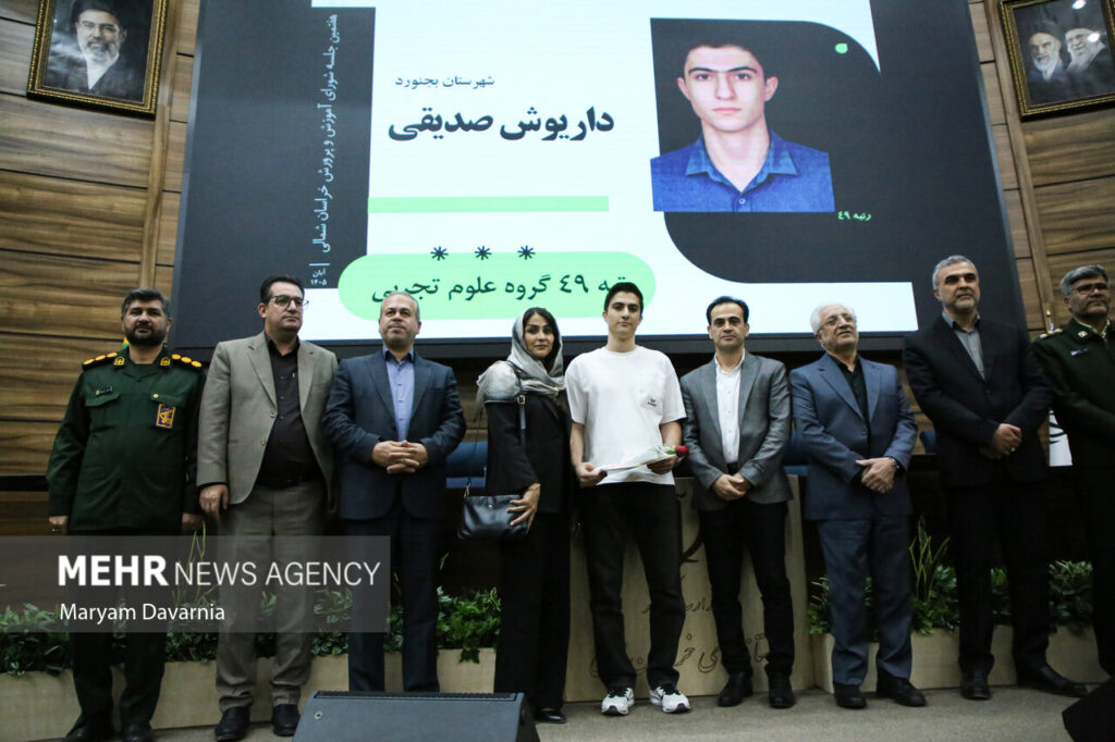 دیدار صمیمی مسئولان استانی با رتبه‌های برتر کنکور ۱۴۰۵